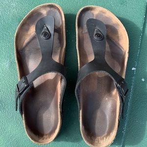 Birkenstock Gizeh Sandals-Black.